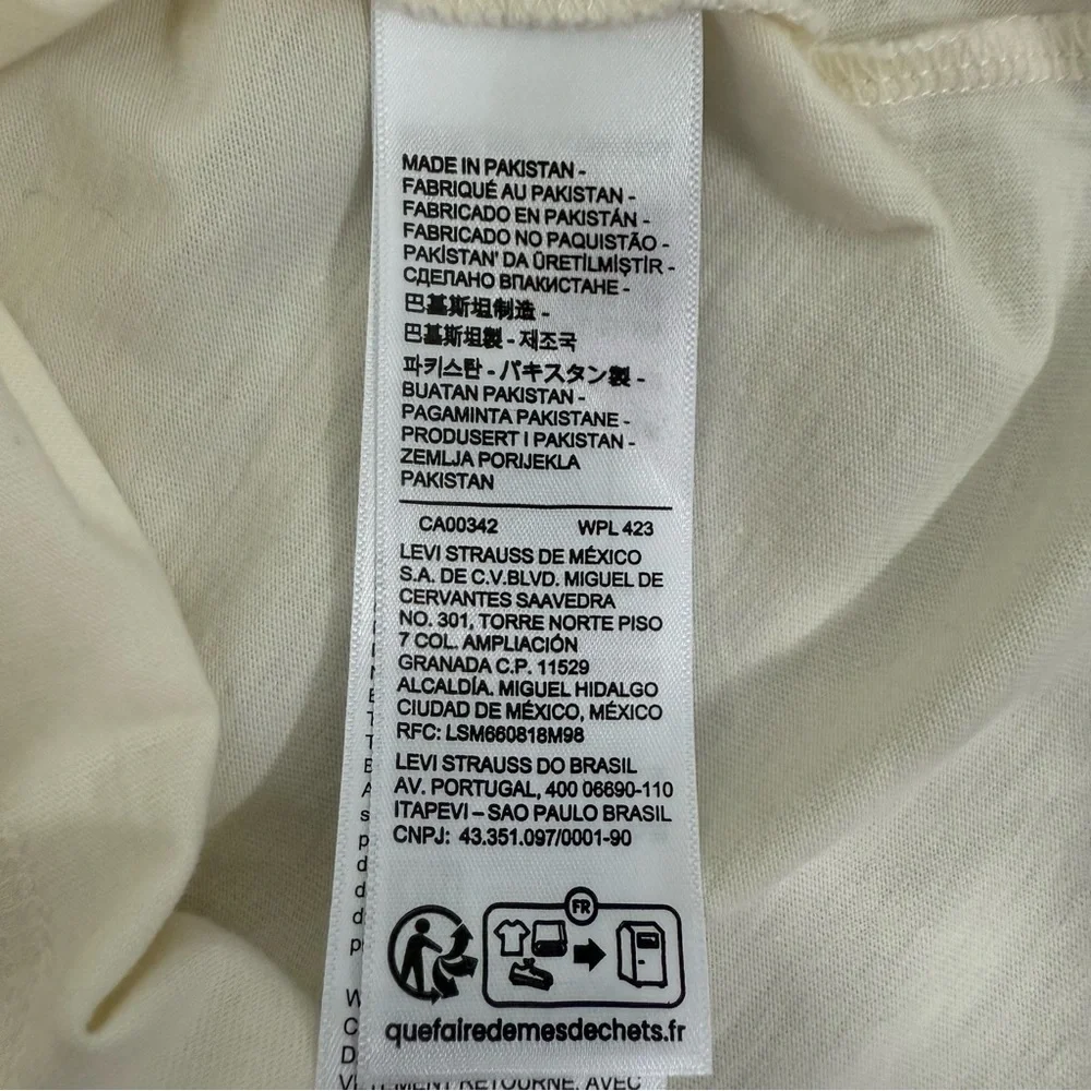 Women’s Levi’s Perfect T-Shirt Moody Spot The Tab Cowboy Boots Graphic Small - Picture 11 of 16